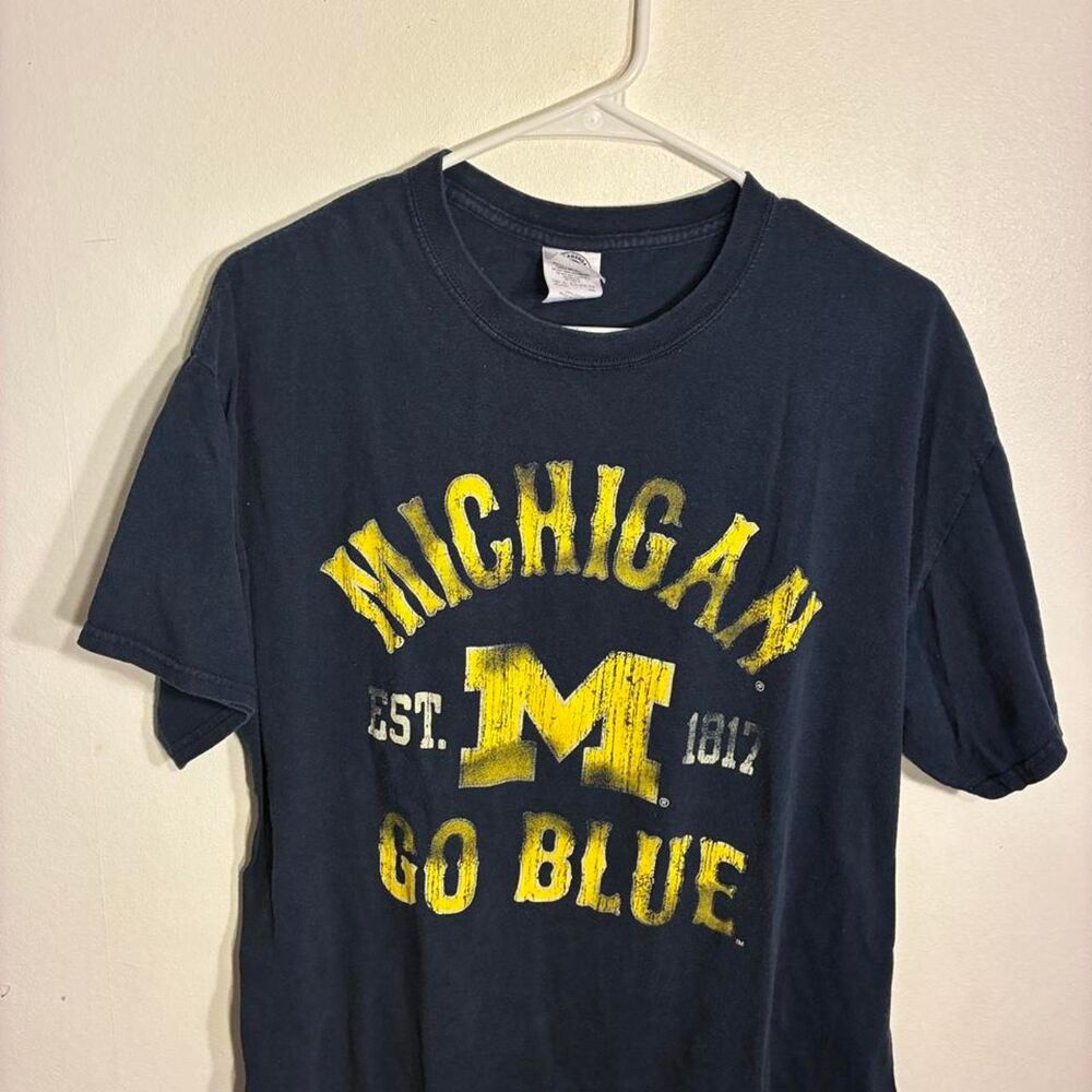 Ncaa Men's Navy and Blue T-shirt